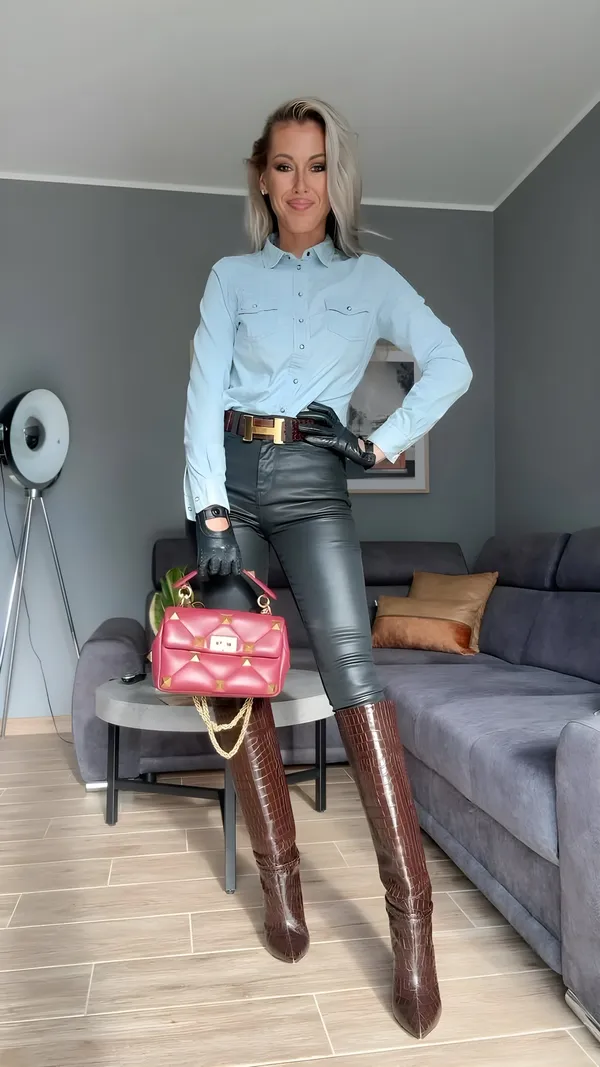 Foxyboots's BabeWiki Profile