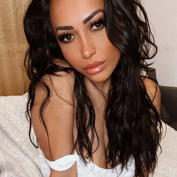 Gabriela Dz's BabeWiki Profile