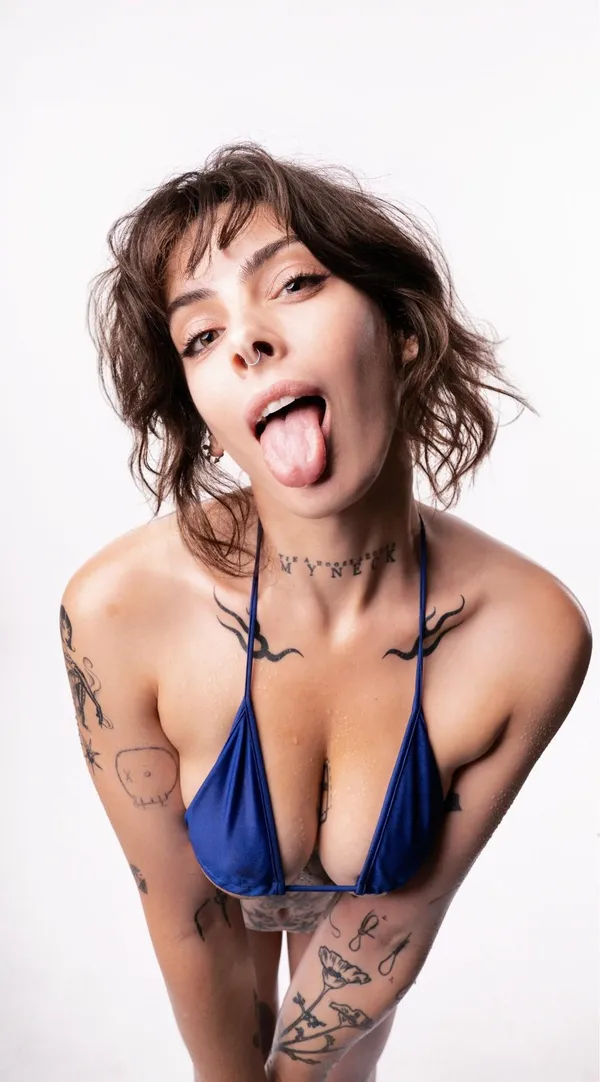 Genna James's photo 4