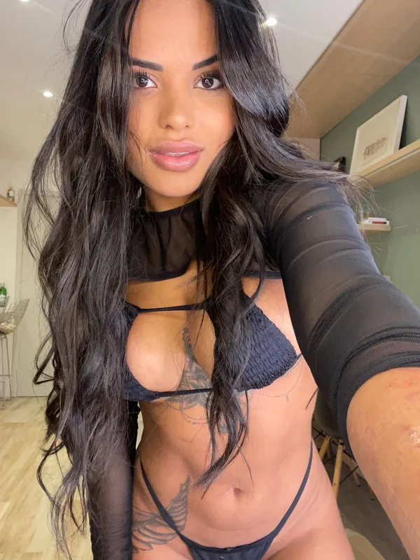 Geovanna Paes's BabeWiki Profile