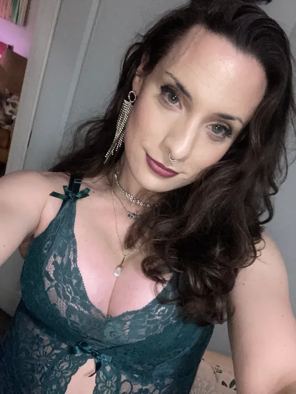 Gigi Ravine's BabeWiki Profile