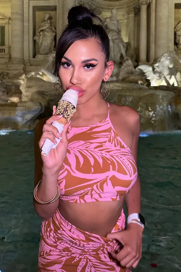 Giuli Turns's BabeWiki Profile