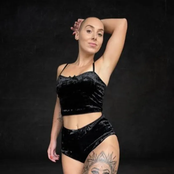 Goddess Arielle's BabeWiki Profile