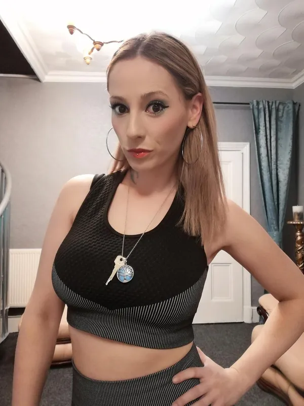 Goddess Aveena's BabeWiki Profile