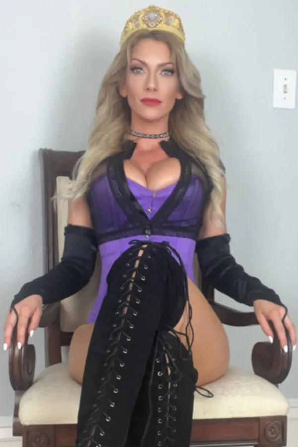 Goddess Gwen's photo 4