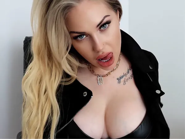 Goddess Misha Goldy's photo 3