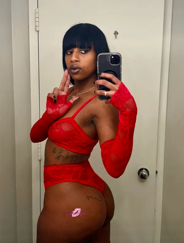 Goddess Royale's photo 2