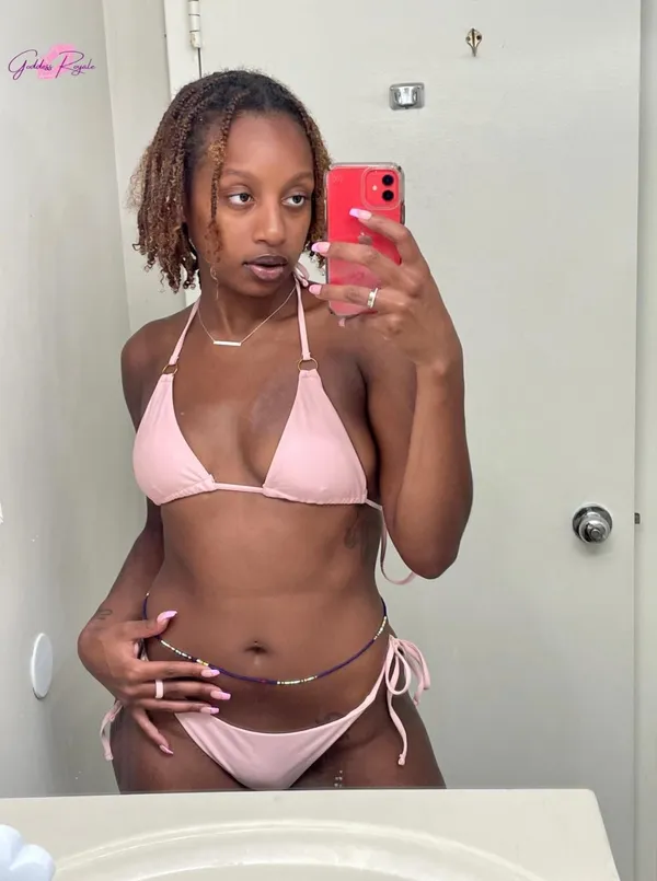 Goddess Royale's photo 4