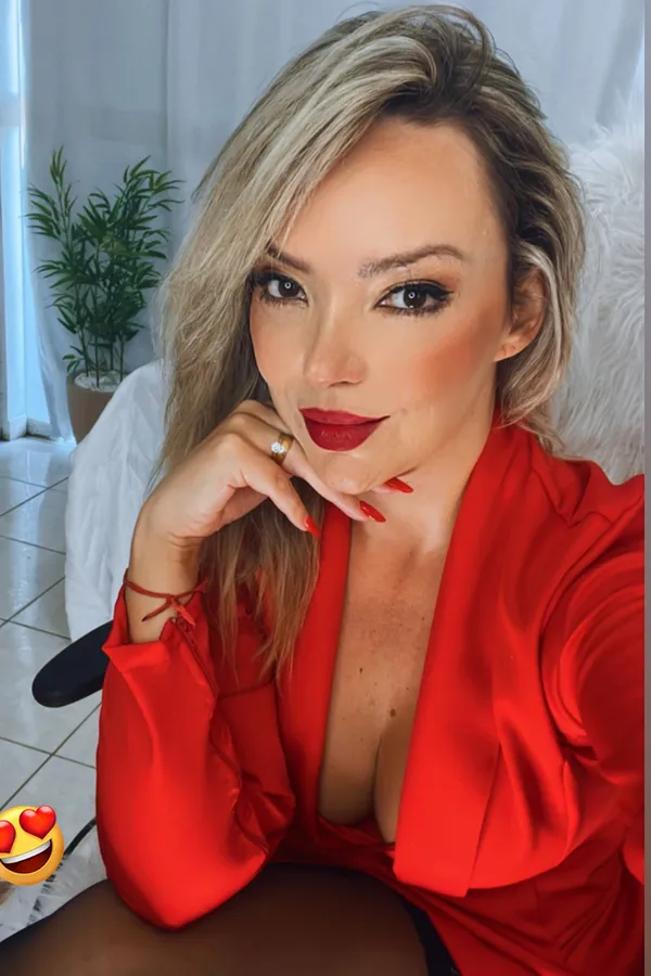 Goddess Vanessa's BabeWiki Profile