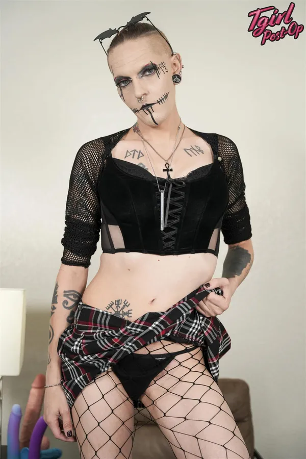 Goth Barbie's photo 4