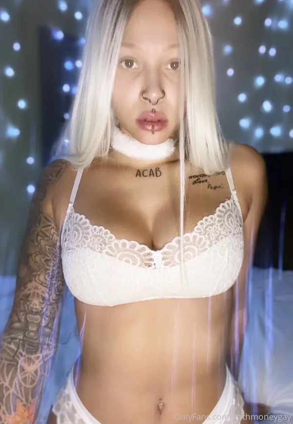 gothmoneymaiah's photo 4