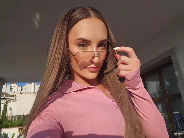 Hannah James's photo 9