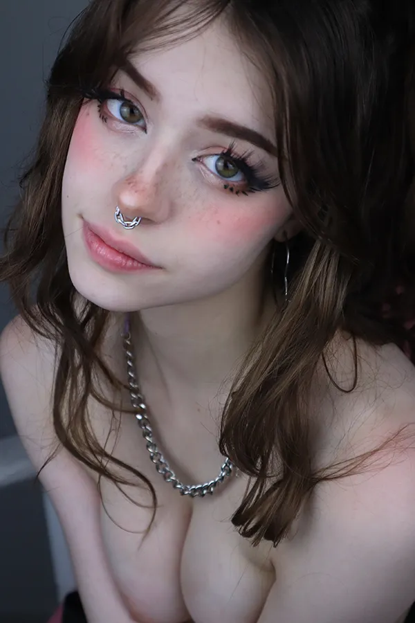 Hannah Owo's BabeWiki Profile