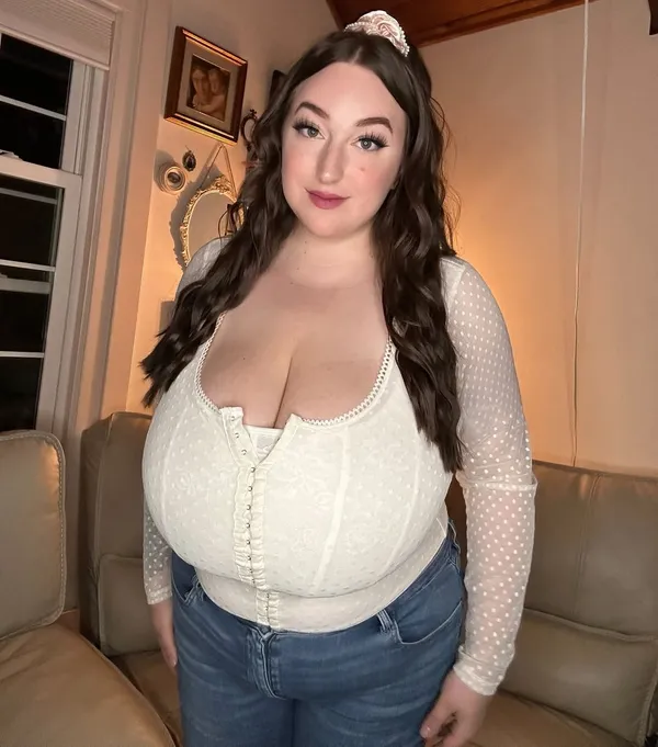 Hazel May (OnlyFans)'s photo 3