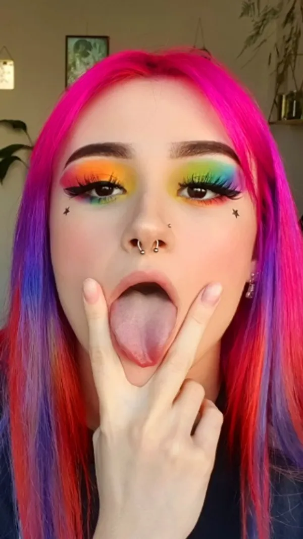 Hellbunny2k's BabeWiki Profile