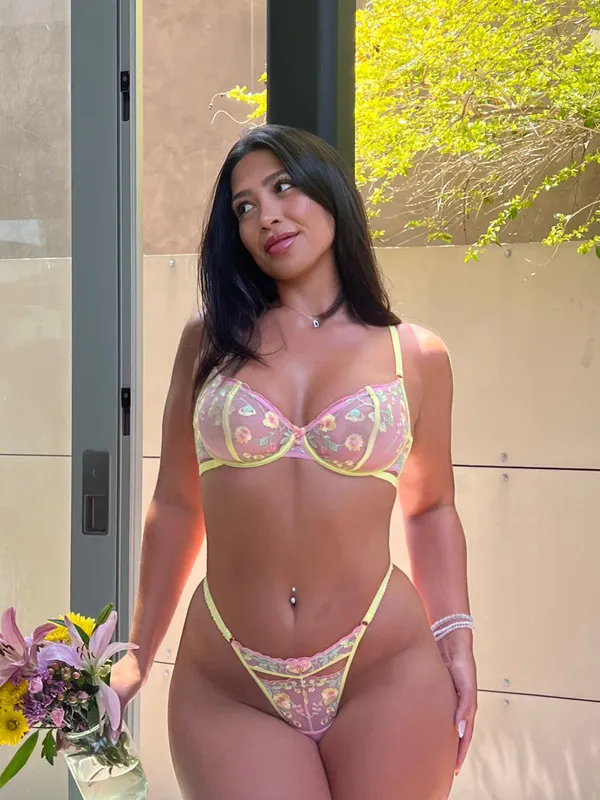 heyitsdonny's BabeWiki Profile