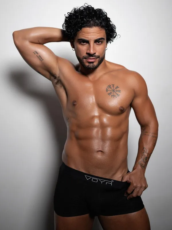 Hiuri Cruz's BabeWiki Profile