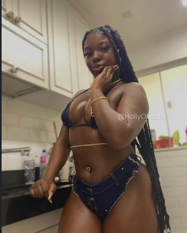 Holly Bombom's photo 3