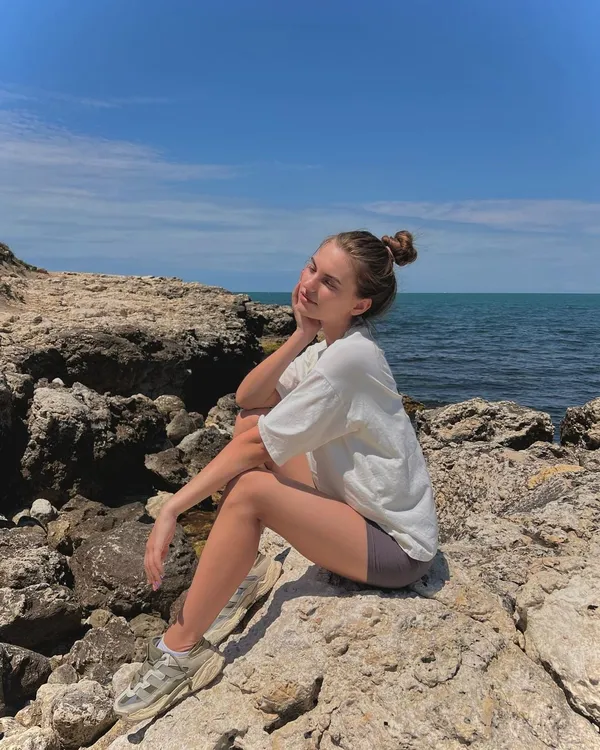 Holly Bunny's photo 4