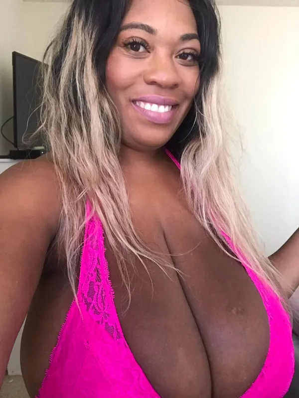 Holly Himalayas's photo 3