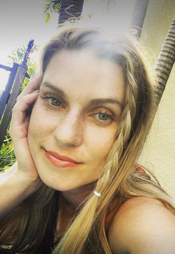 Honey Crest's BabeWiki Profile