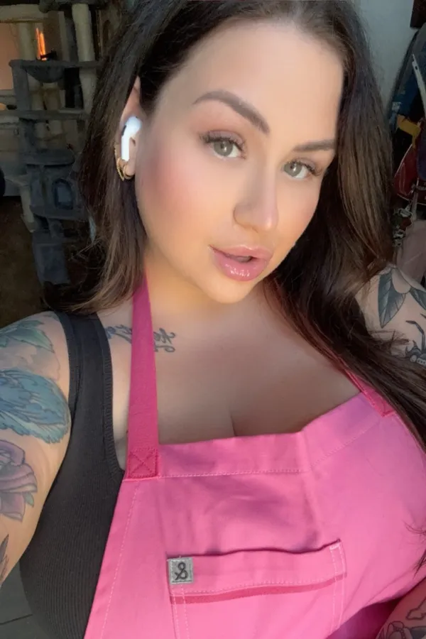 HouseWifeSwag's photo 7