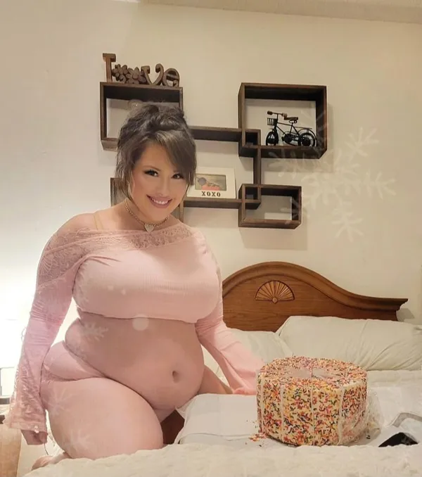 HungryLilKitty's photo 4