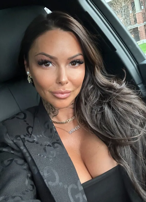 Iamhely's BabeWiki Profile