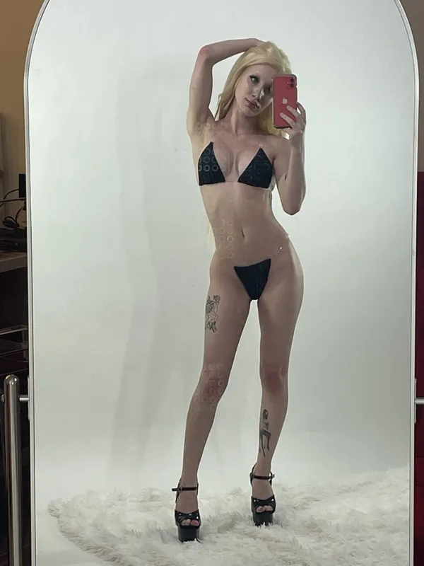 ieatglass0's BabeWiki Profile