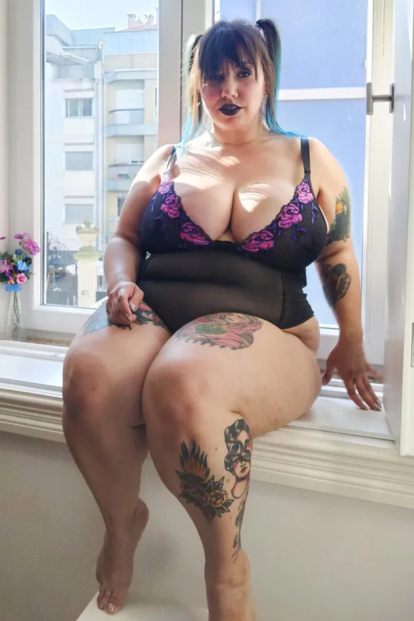 Isa Luv's BabeWiki Profile