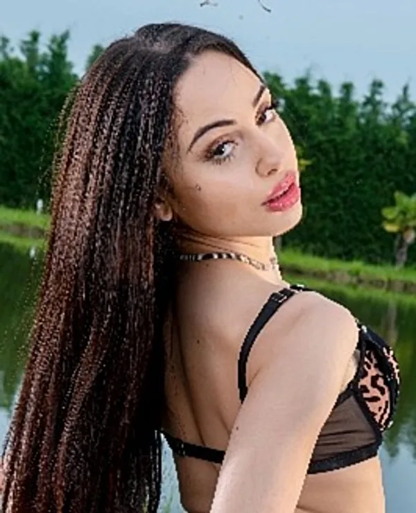 Isabella Angelina's photo 9