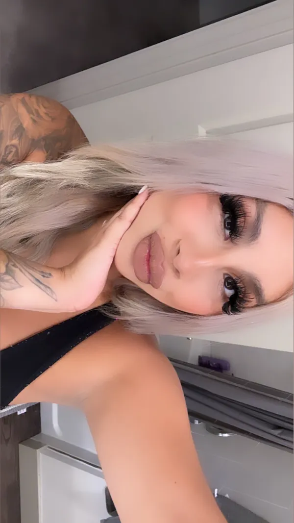 Izzyy Iggzz's BabeWiki Profile