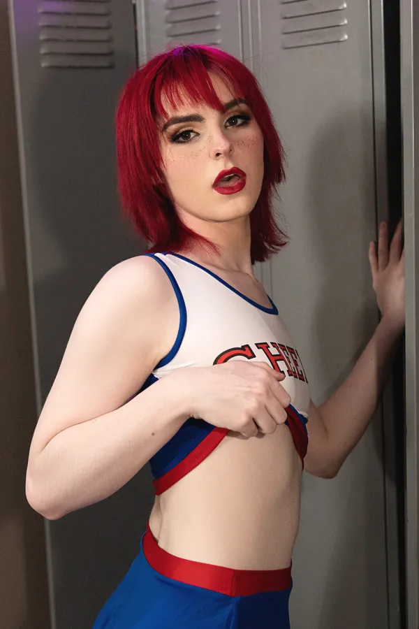 Jean Hollywood's photo 4