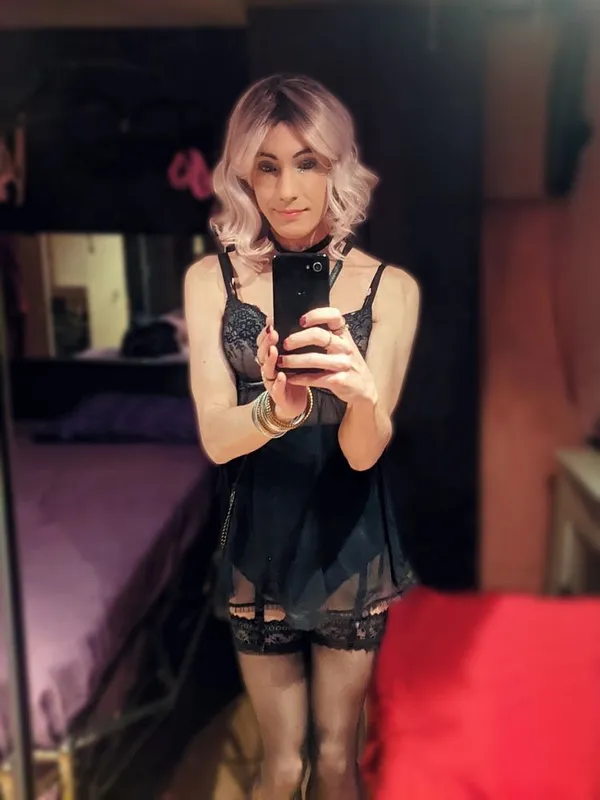 Jennifer Lunden's BabeWiki Profile