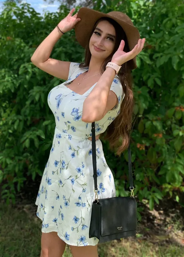 Jessica Marie (YouNow)'s BabeWiki Profile