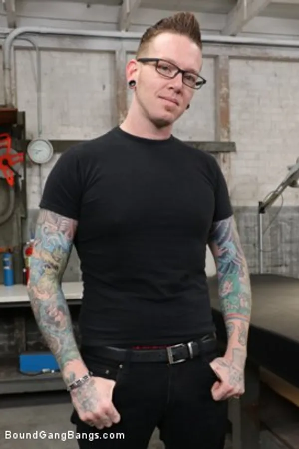 Johnny Goodluck's photo 4