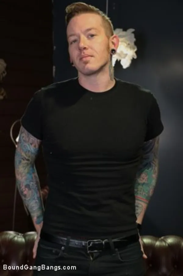 Johnny Goodluck's photo 5