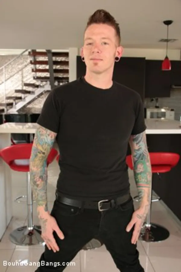 Johnny Goodluck's photo 7