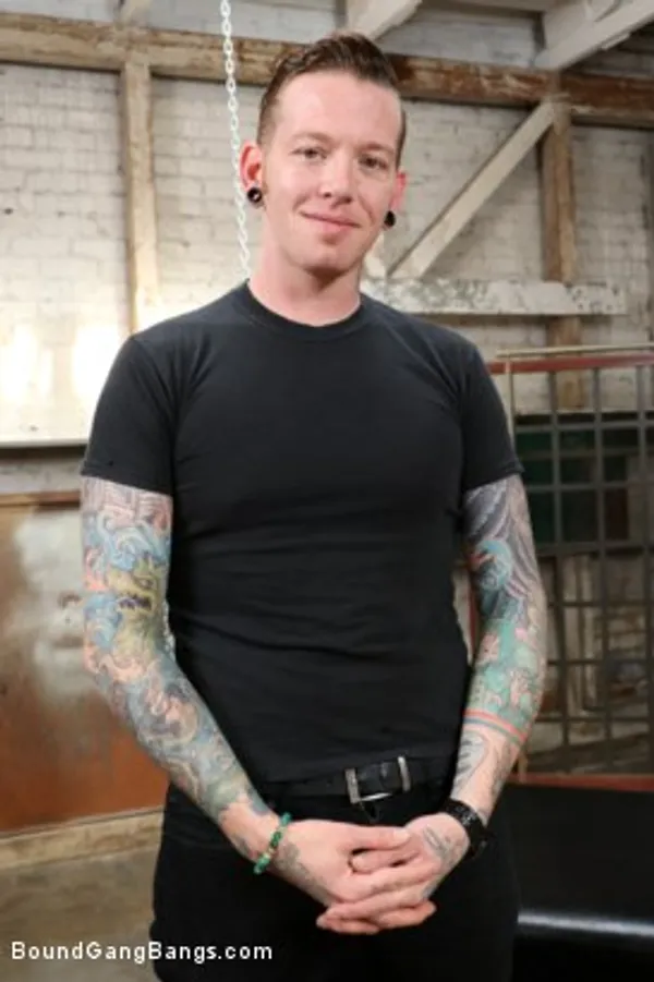 Johnny Goodluck's photo 8