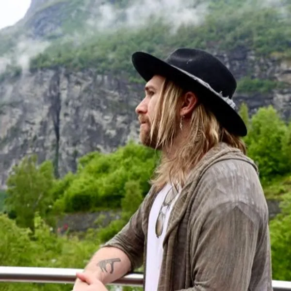 Josh Vow's BabeWiki Profile