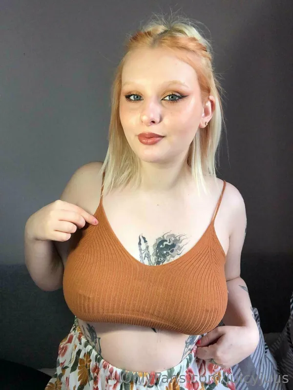 JuicyJuus's BabeWiki Profile