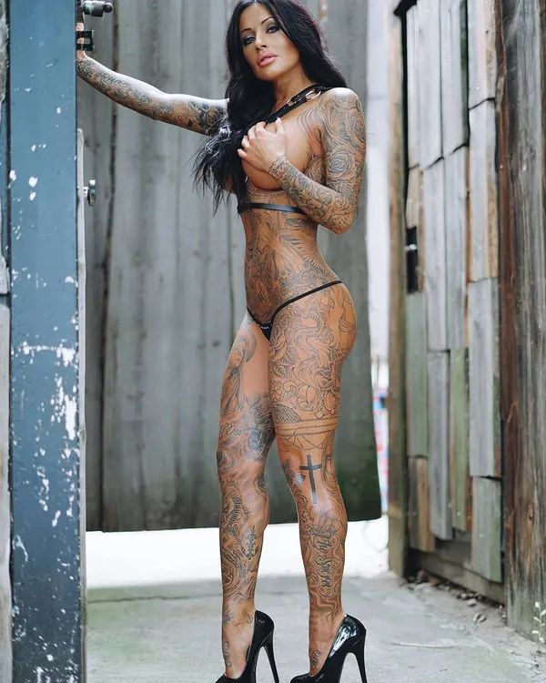 Julia Jasmin Ruhle's BabeWiki Profile