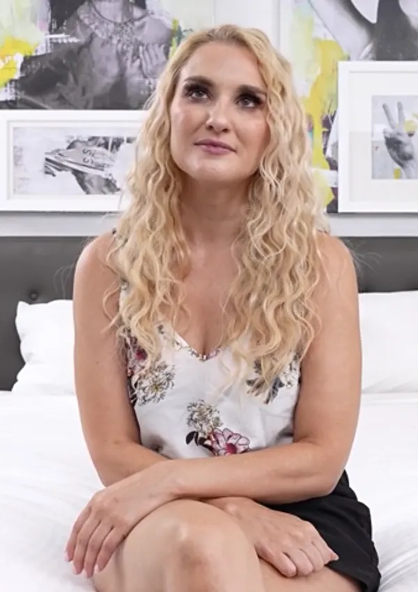 Julia Robbie's photo 9