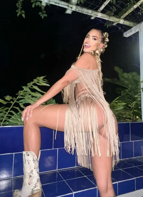 Juliana Seligmann's photo 5