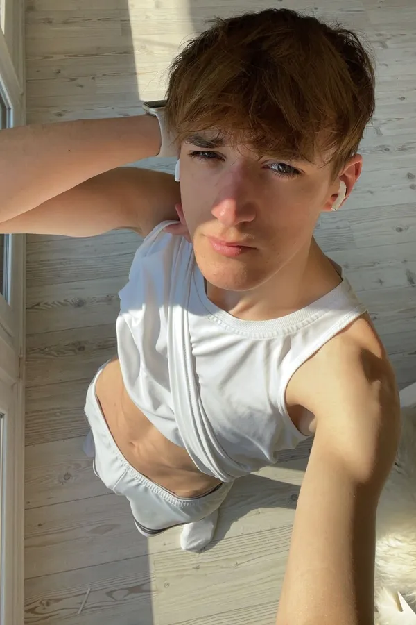 juliendsvlog's BabeWiki Profile