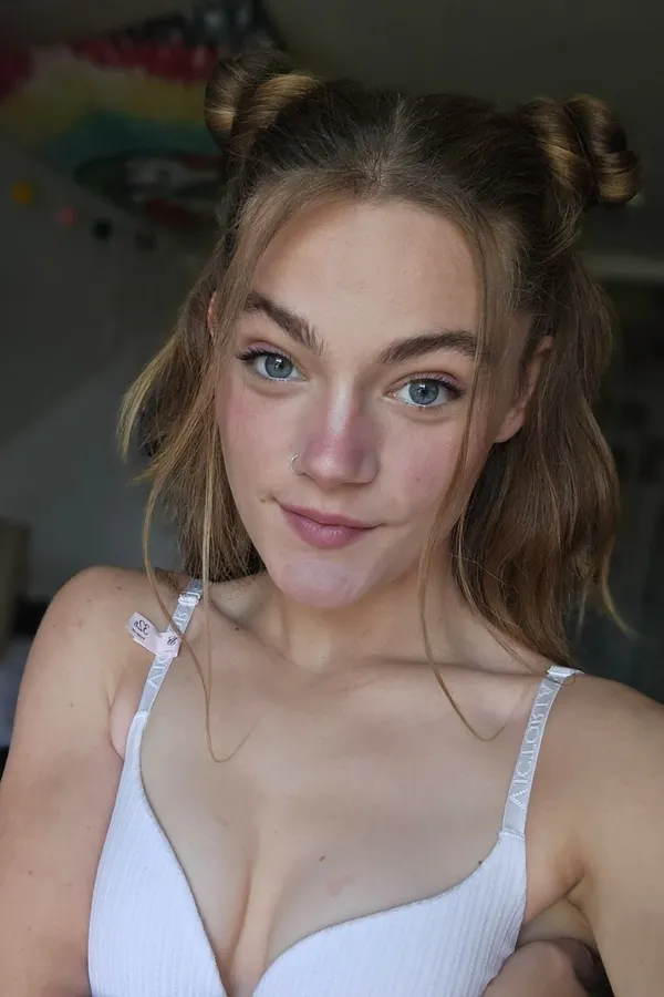 Juniper Ren's BabeWiki Profile