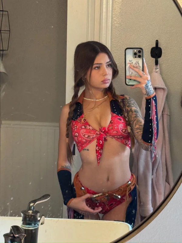 Kait Violet's photo 4