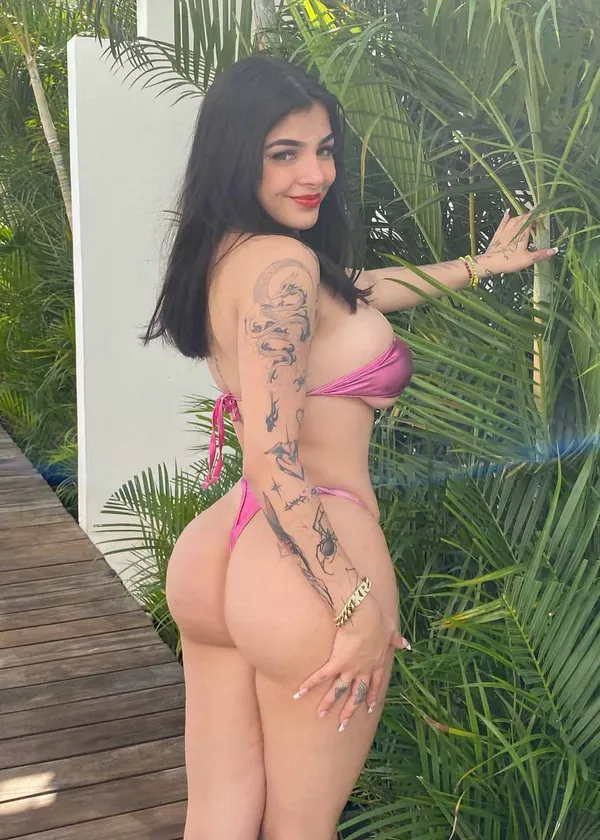 Karely Ruiz's photo 5