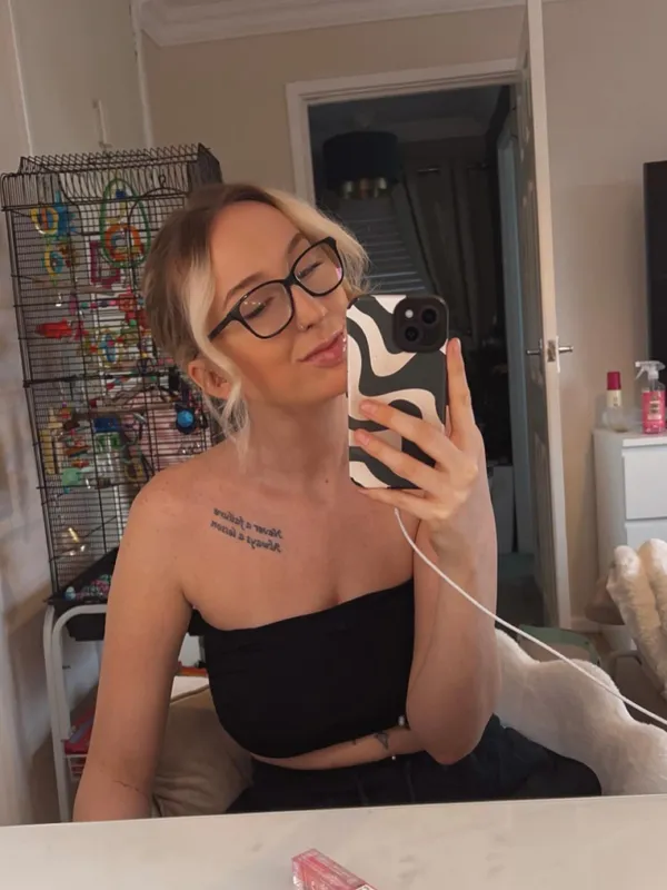 Kellie Dobson's BabeWiki Profile