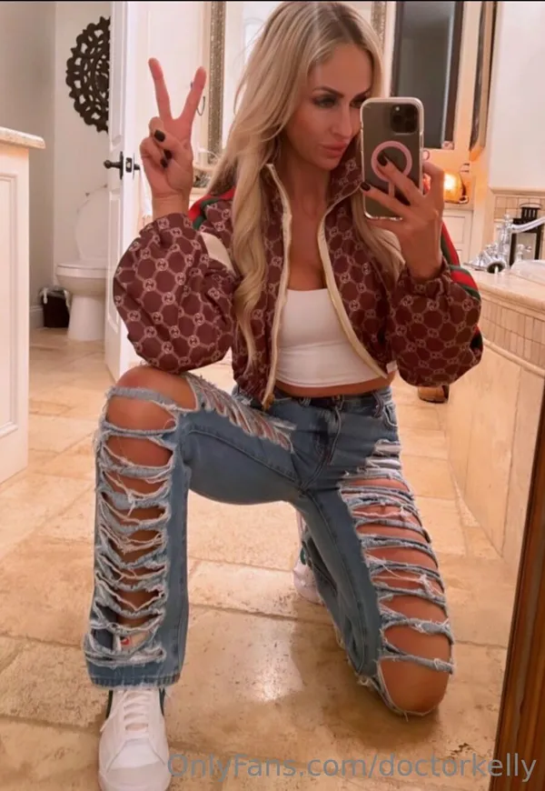 Kelly Lamoreaux's BabeWiki Profile